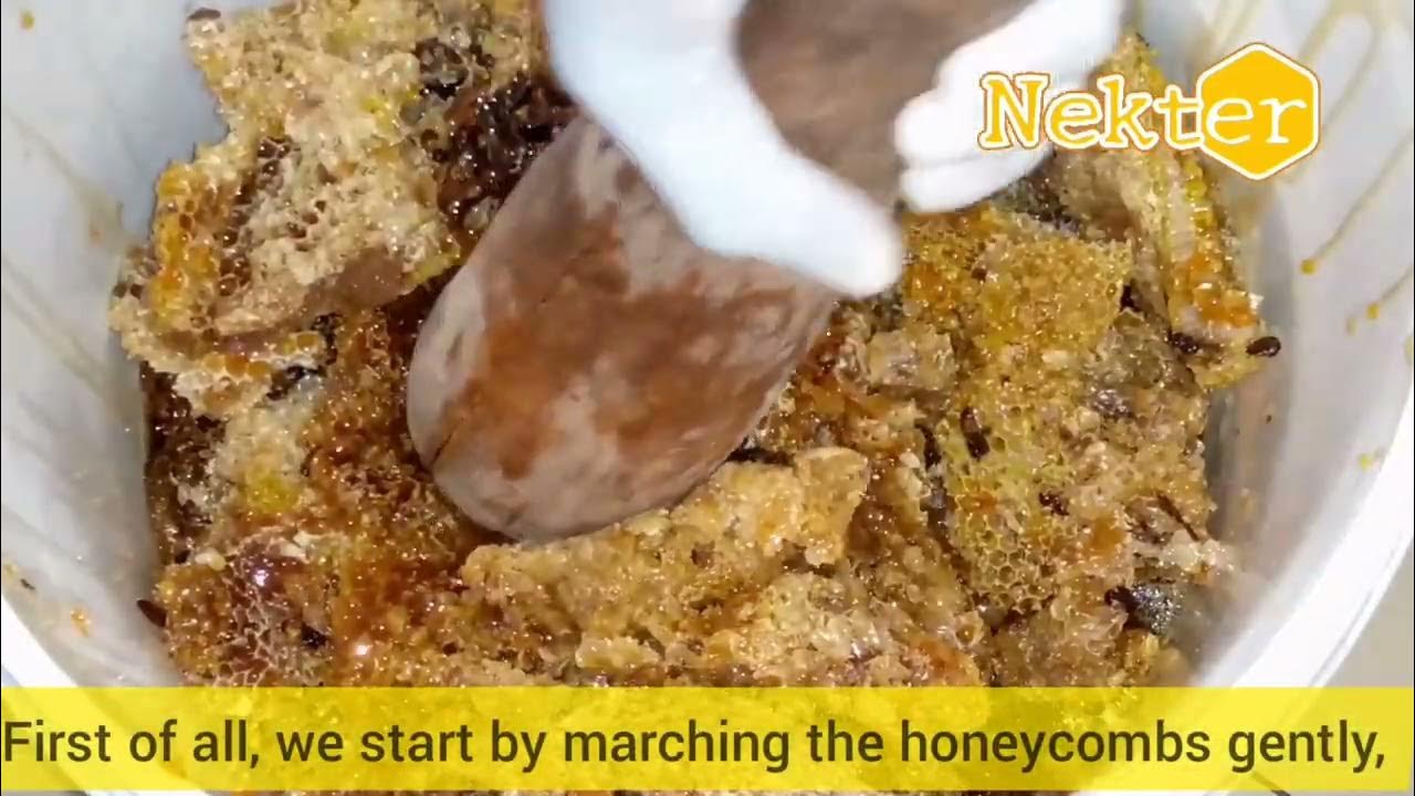 How to extract raw honey from with no machines. YouTube