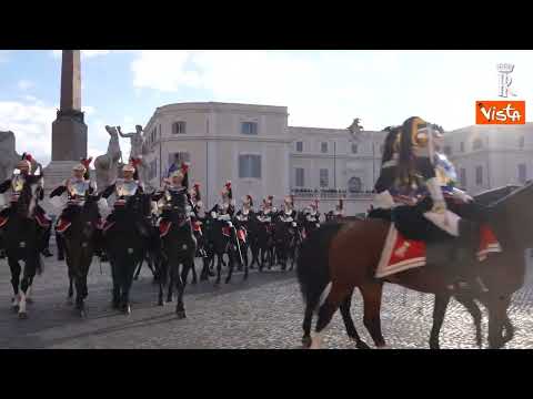 Video Festa del Tricolore, cambio della Guardia solenne del Reggimento Corazzieri in Piazza del Quirinale