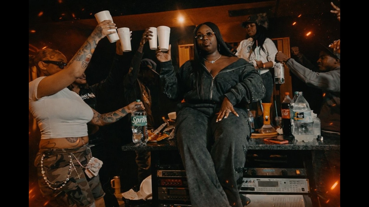 Black Queen- Friend Do Freestyle (Official Music Video) - YouTube