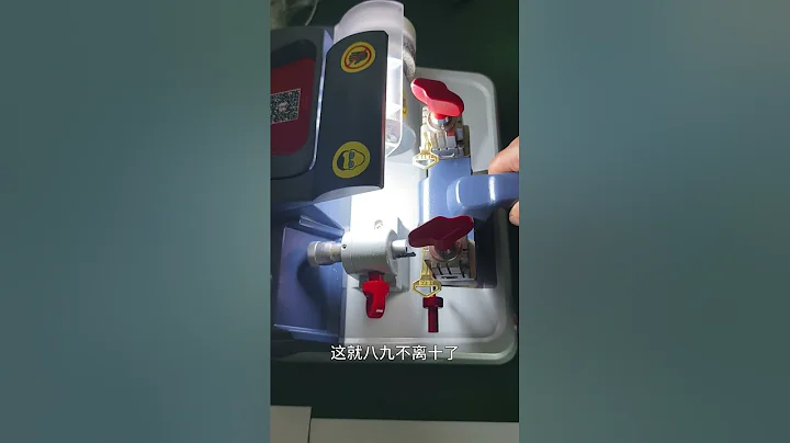 Let's see how does CSH006 semi-automatic key duplicating machine make flat cylinder key!