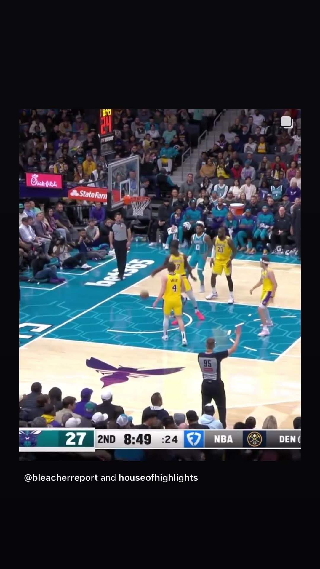 He hurt his ankle on this play #hoodnews #viralvideo #lameloball #nba #trending #sports #wow #how #i