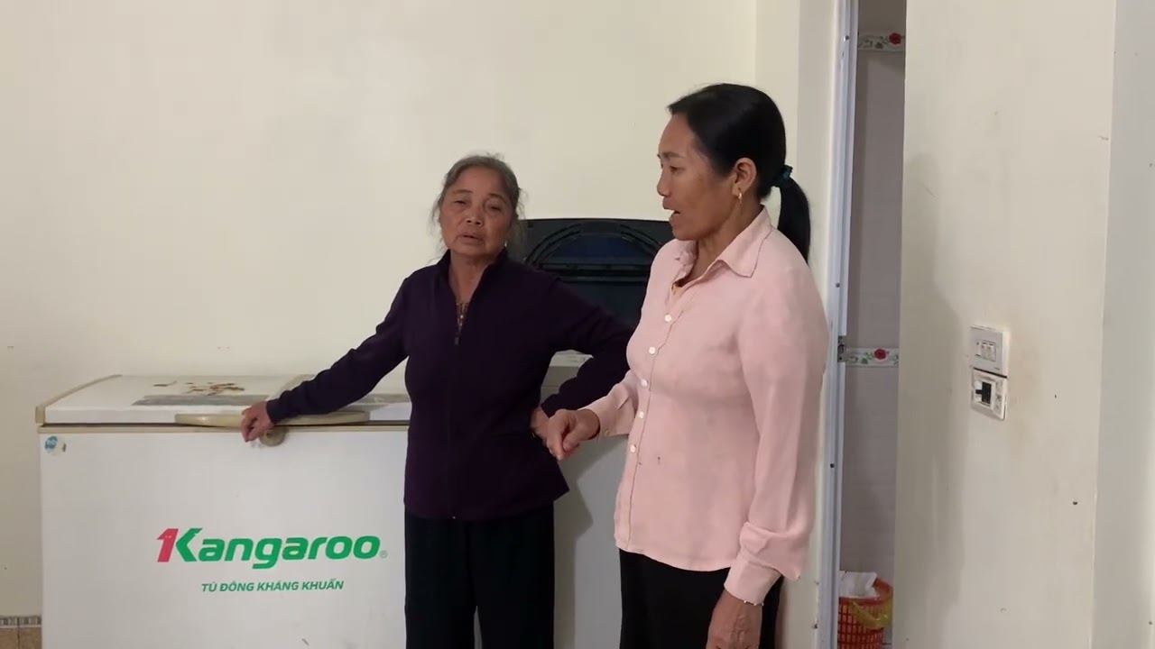 Hay rồi hai bà trở mặt không bà nào muốn bồi thường cho bà quyển 