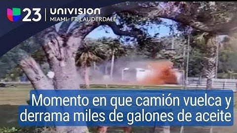 Captado en cámara: camión cisterna se vuelca derramando más de 1,300 galones de aceite de cocina