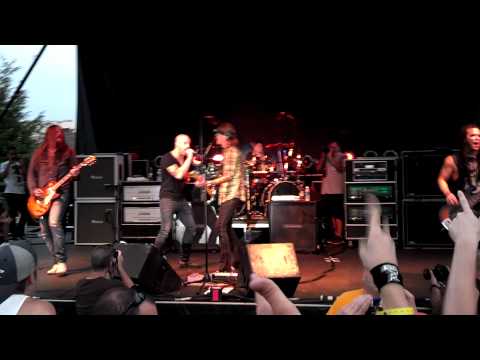 Fuel & Chris Daughtry live Hemorrhage In My Hands