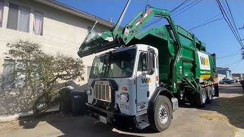 Waste management 217793 Peterbilt front loader 