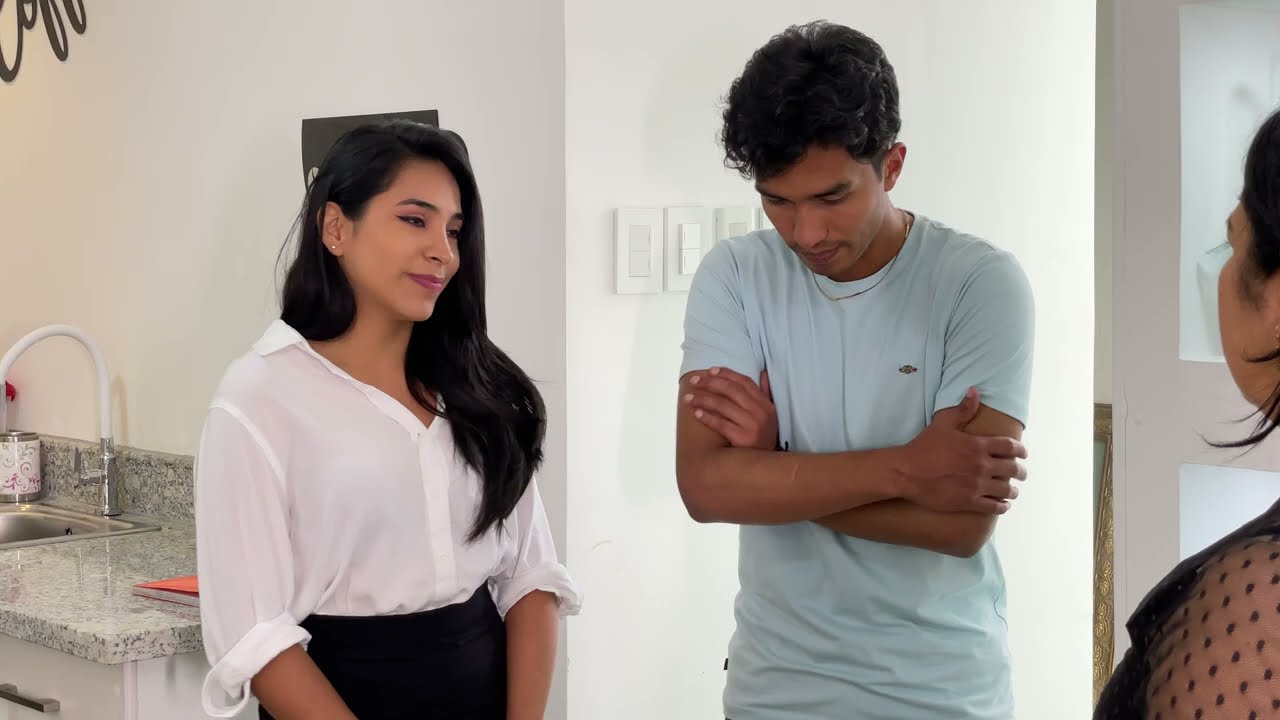 MADRE encuentra a su HIJO usando vestido