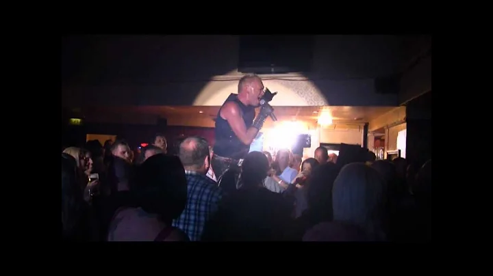Andrew Hickman is BILLY BONE IDOL (Billy Idol / Pu...
