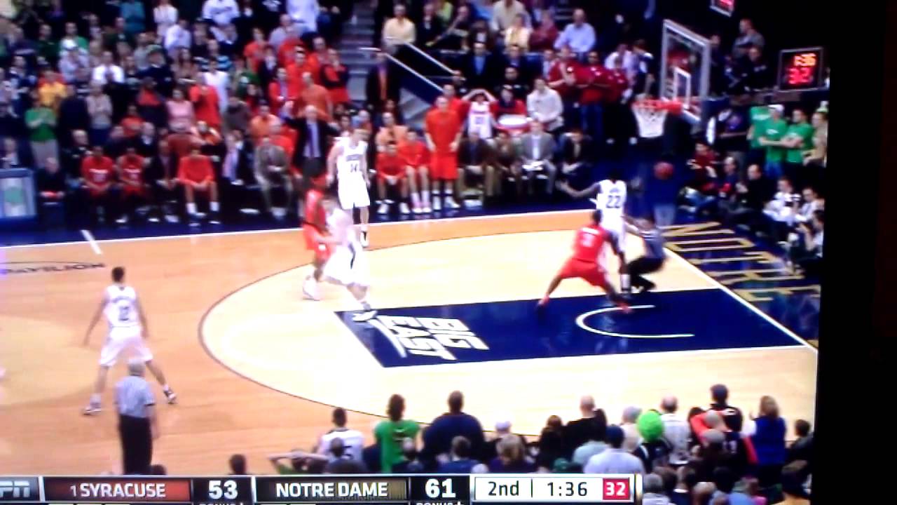 Referee FAIL ( Syracuse vs. Notre Dame ) - YouTube