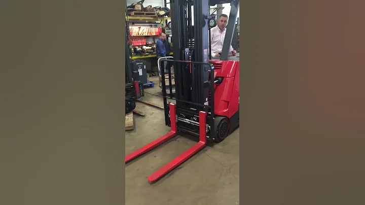 Raymond 4250 with Side Shifting Fork Positioner