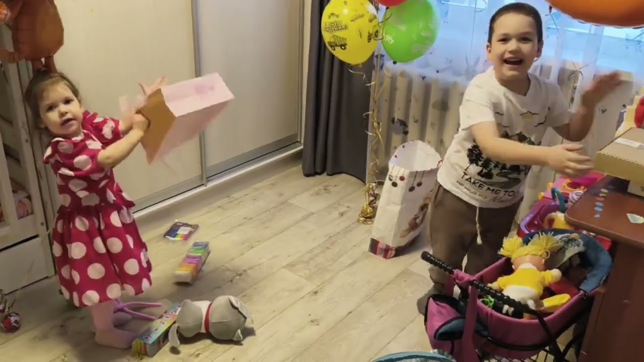 Открываем подарки на день рождения 5 лет 🎁 распаковка подарков