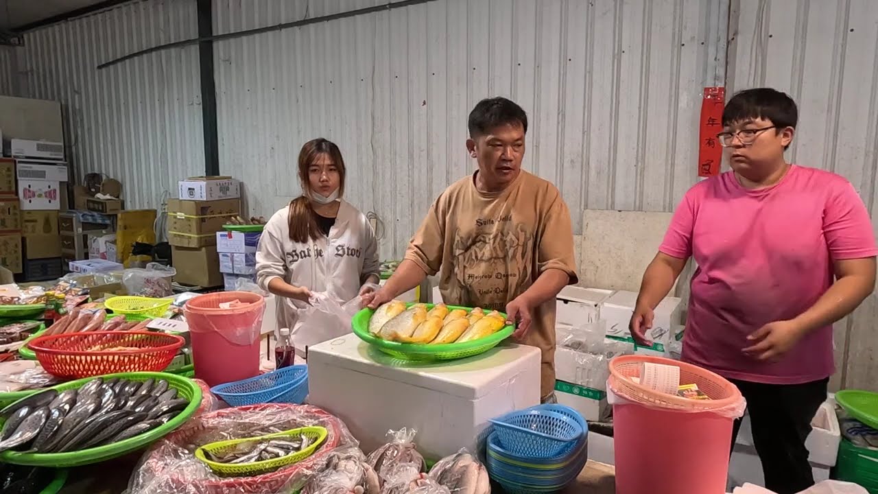 Market Treasure Hunt! Joining the Seafood Auction Frenzy—Experience the Heart Pounding Deals! 中彰海王子