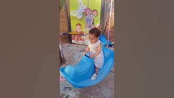 طول م الدنيا دي بينا بتلف احنا هنفضل كتف ف كتف مسك 