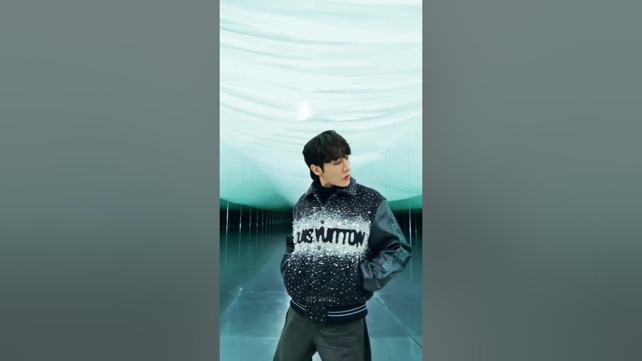 J-Hope in Louis Vuitton #louisvuitton #jhope #제이홉 #BTS #uarmyhope #방탄소년단  #hoseok #shorts 