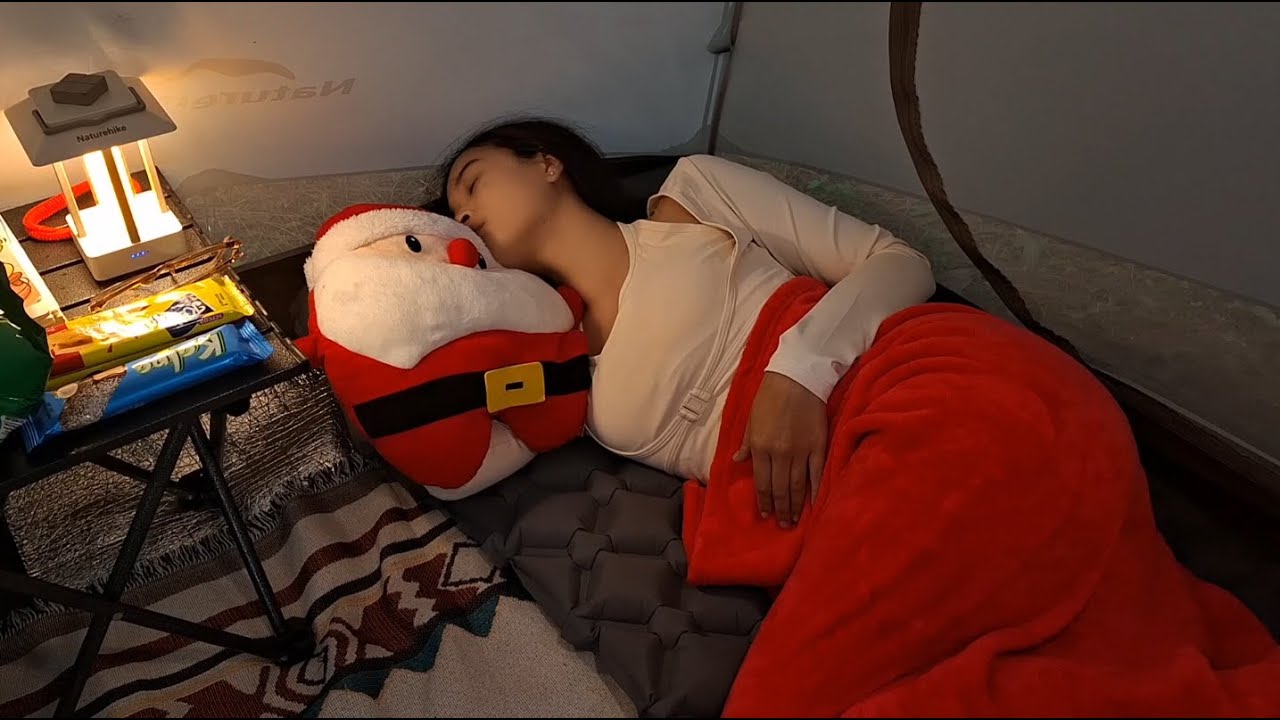 SOLO OVERNIGHT CAMPING IN THE RAIN - RELAXING IN THE TENT COOKING & DRAWING