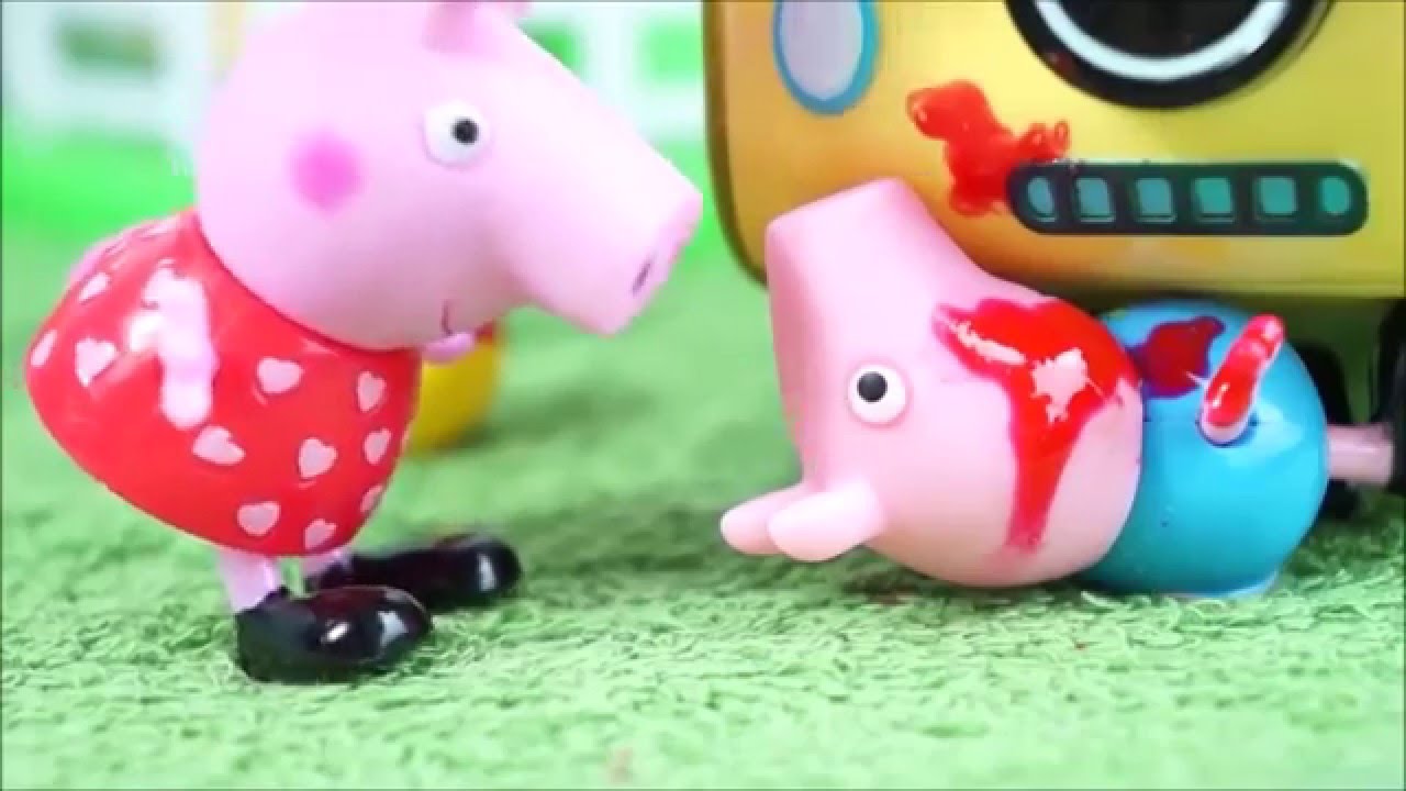Peppa pig toys // Pig Peppa Pig Family Breaks Arm in Car