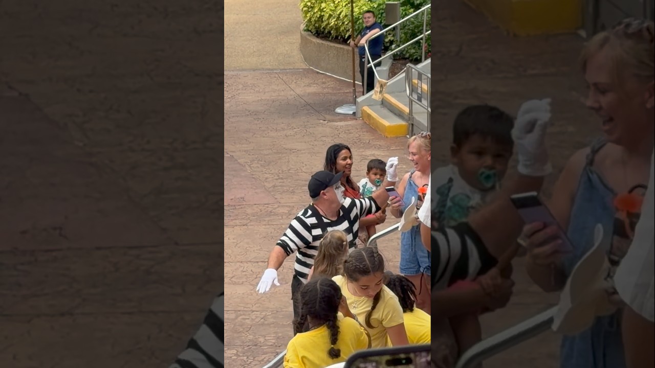 Wardrobe malfunction | Tom the mime