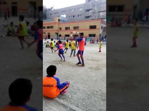 مركز شباب عزبة النخل و مواهب لكرة القدم ممكن اثناء التدريب