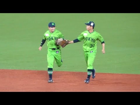 並木秀尊 伸びた打球もしっかりキャッチ！山崎晃大郎とハイタッチ！東京ヤクルトスワローズvs読売ジャイアンツ 巨人 2023/07/15