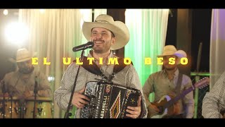 Video thumbnail of "Grupo Frontera - El Último Beso (En Vivo)"