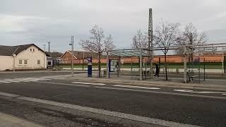 Güterzug Fährt Vorbei Am Bahnhof In Bad Hersfeld