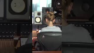 la nouvelle vidéo d’Ariana Grande en studio 👀