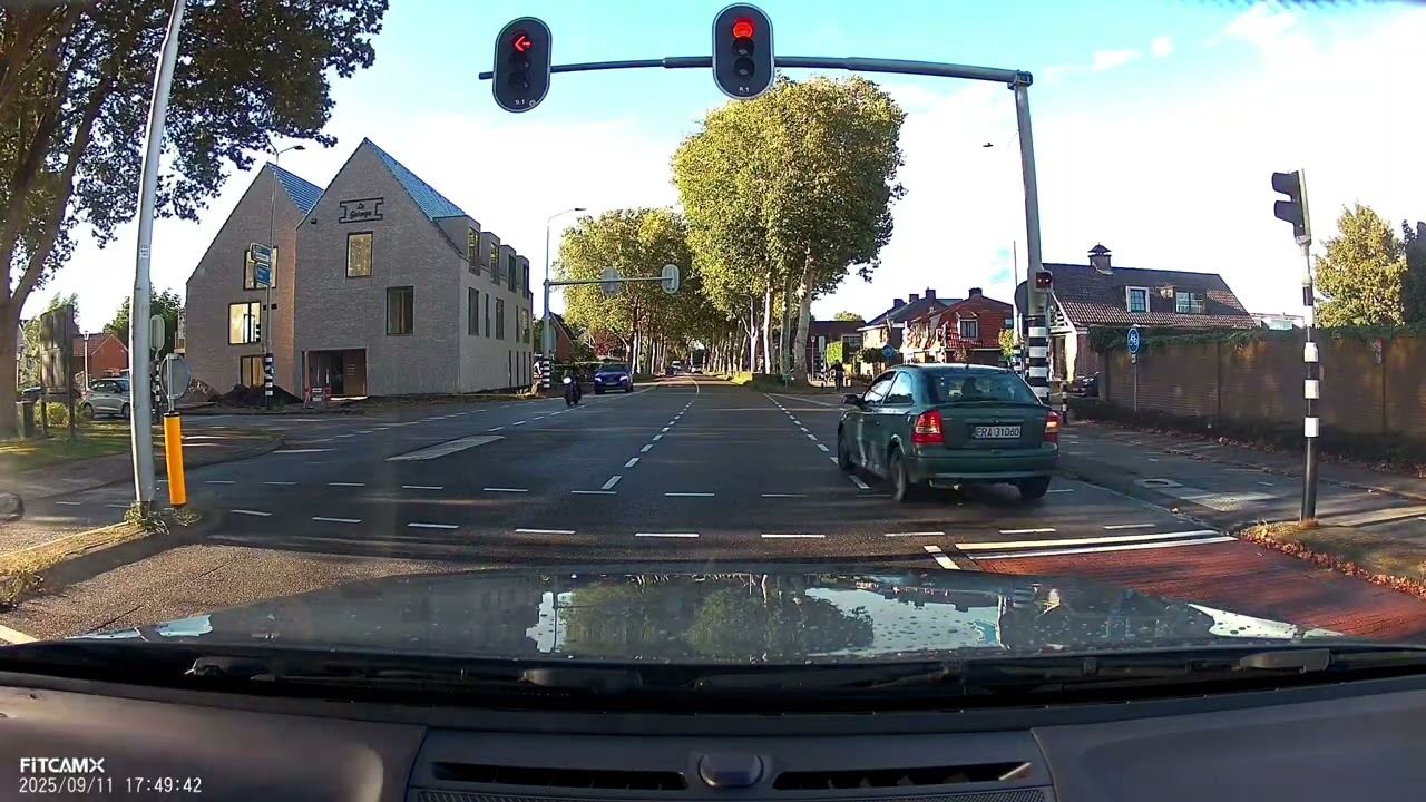 Poolse "lijnbus" rijdt door rood