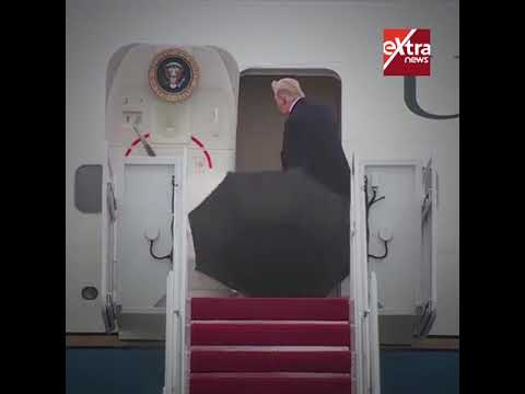 هكذا جاء رد فعل ترامب عندما فشل في إغلاق مظلته هكذا جاء رد فعل ترامب عندما فشل في إغلاق مظلته