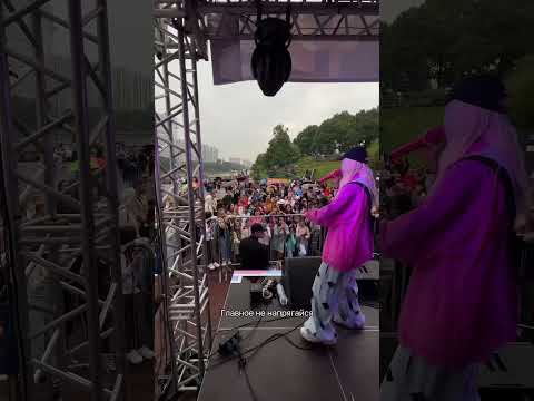 MIA BOYKA заметила на концерте девочку на костылях #miaboyka