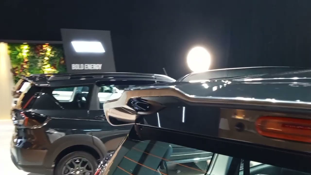 Penampakan Mobil Baru Suzuki New XL7 Hybrid Alpha Kuro