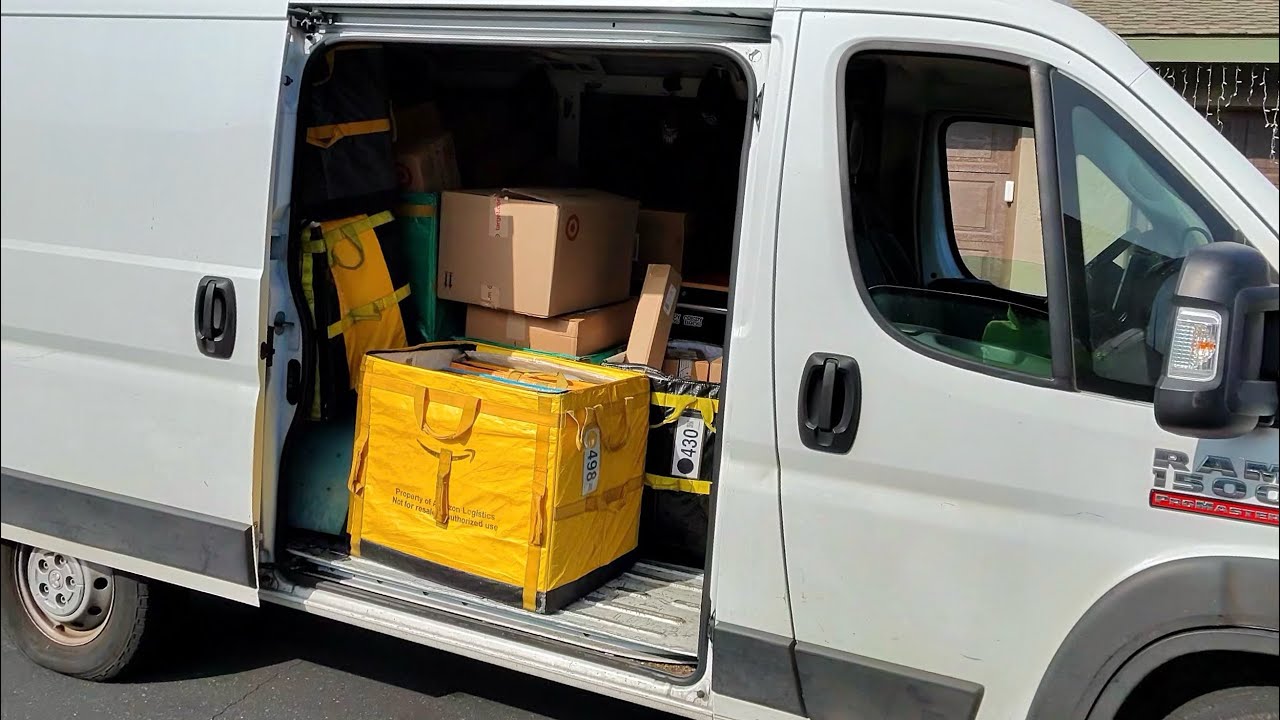 VanLife Gaming Delivering packages and Cutting Hair in his van - FrogDaBarber 