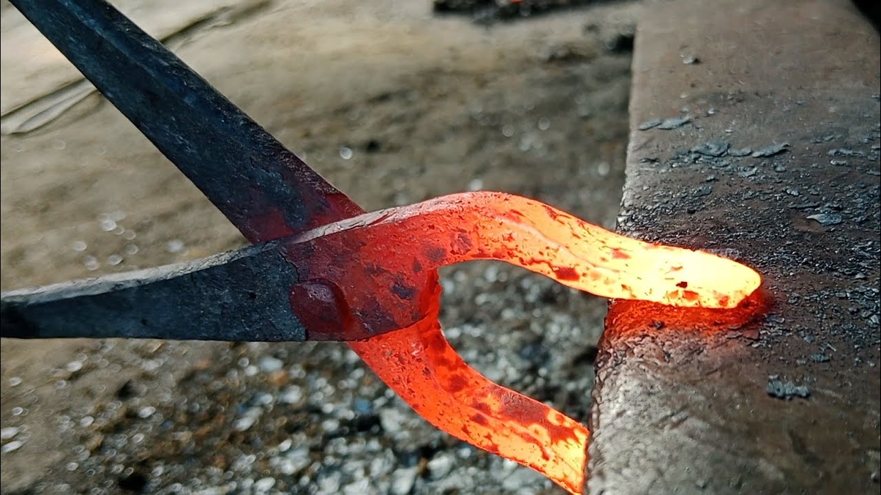 How the blacksmith made sunsi from two pieces of strip