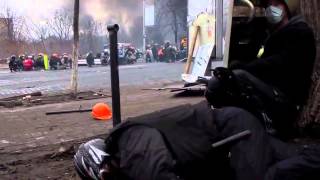 Видео Расстрел снайпером людей при попытке забрать раненых (автор: Андрей Горб)