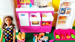 Barbie Temizlik Günü Mutfak Kiler Yiyecek Yerleştirme
