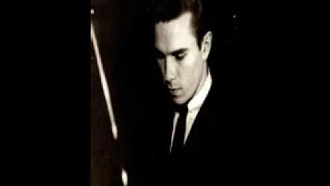 Lucien Leinfelder performs "Call Me Irresponsible"