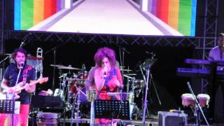 Belen Zeta Con Los Mismos Get Up Stand Up