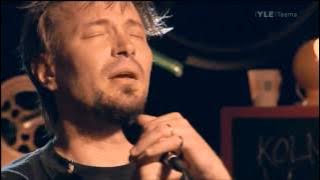 KOLMAS NAINEN äiti pojasta pappia toivoi