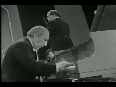 Yakov Flier plays Beethoven Piano Concerto no. 3 (Part 1/4).