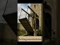 Zugbrücken an Burgen: Was wurde wirklich hochgezogen? 🏰