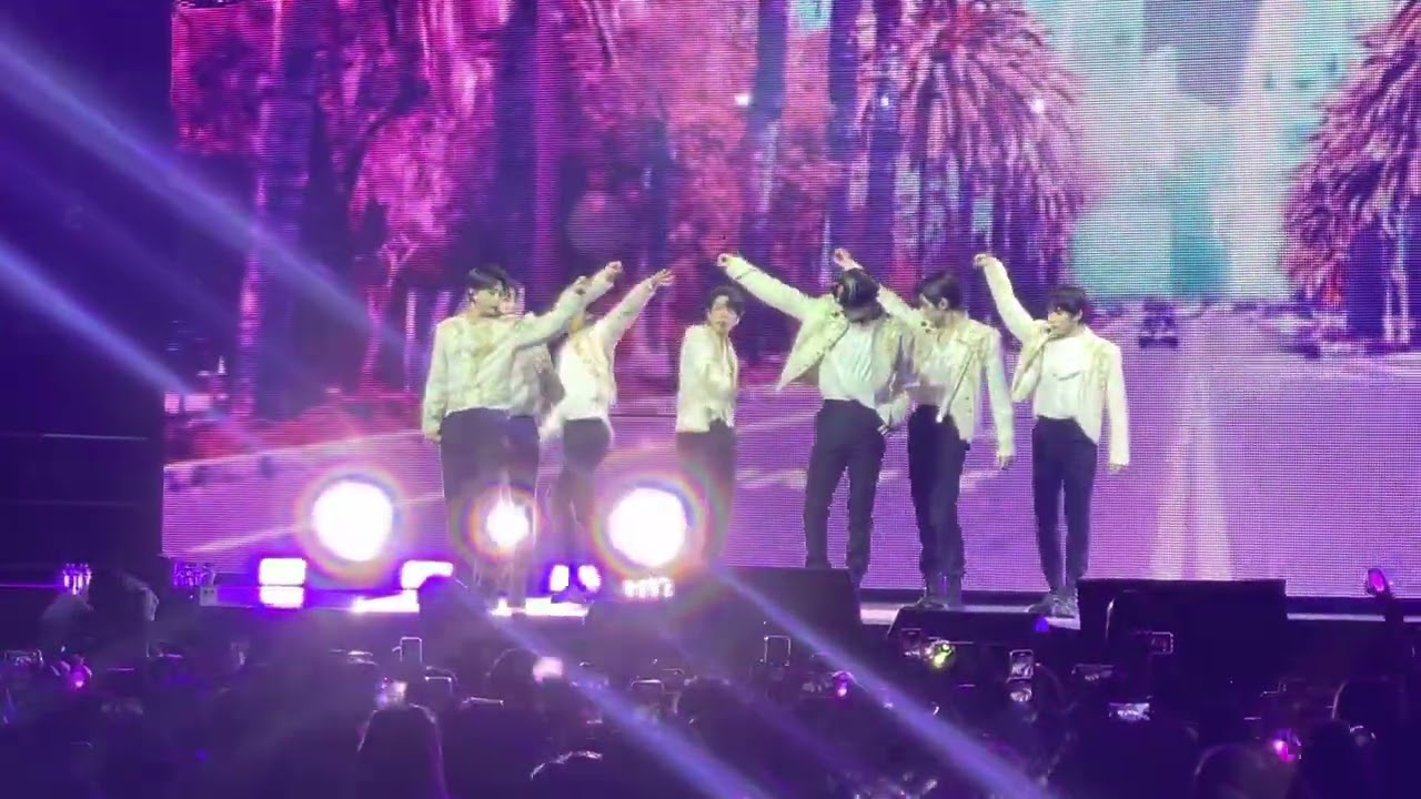 ENHYPEN Manifesto Tour in Anaheim - Upper Side Dreamin’