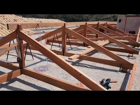CONSTRUINDO TELHADO COM MADEIRA DE EUCALIPTO, vídeo completo...