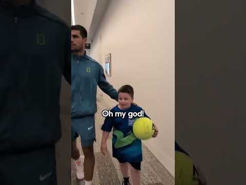 Carlos Alcaraz brought a young fan to his press conference ❤️