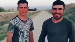 Sadece Yürüyorlar Abi Ben Kıza Bakıyorum Kız Neden Bana Bakmıyor?