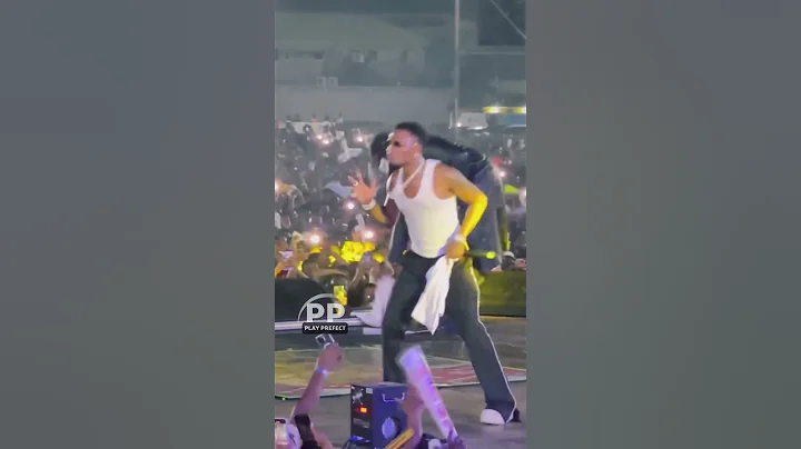 The Moment Wizkid made Fans pull their Shirts and Wave it in the Air at the Greater Lagos Countdown.