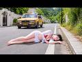 ドジな運転手がセクシーな美女CEOを救った!刺激的で、車の中で親密な夜を過ごした…彼女が婚約者の友人だと判明!!