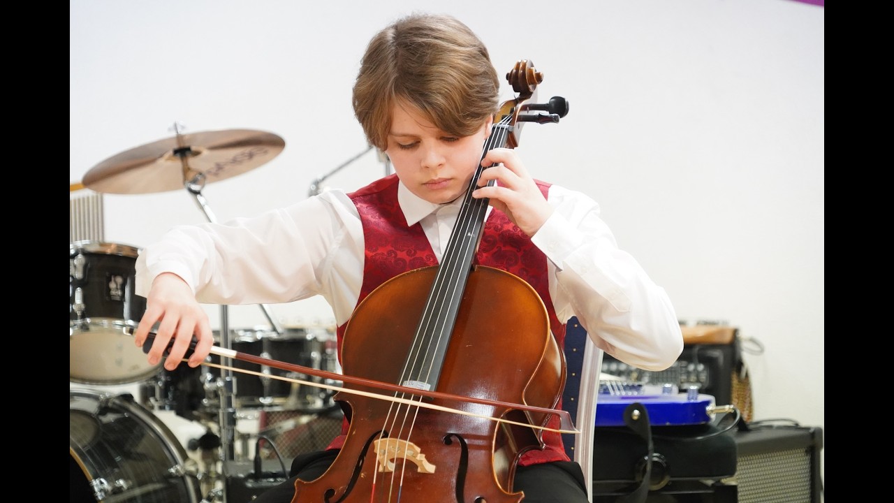Meie kooli meespere õnnesoovikontsert Naistepäevaks.💃💃💃