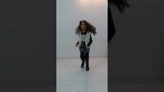 Ana Júlia Dançando Lets Go Girls