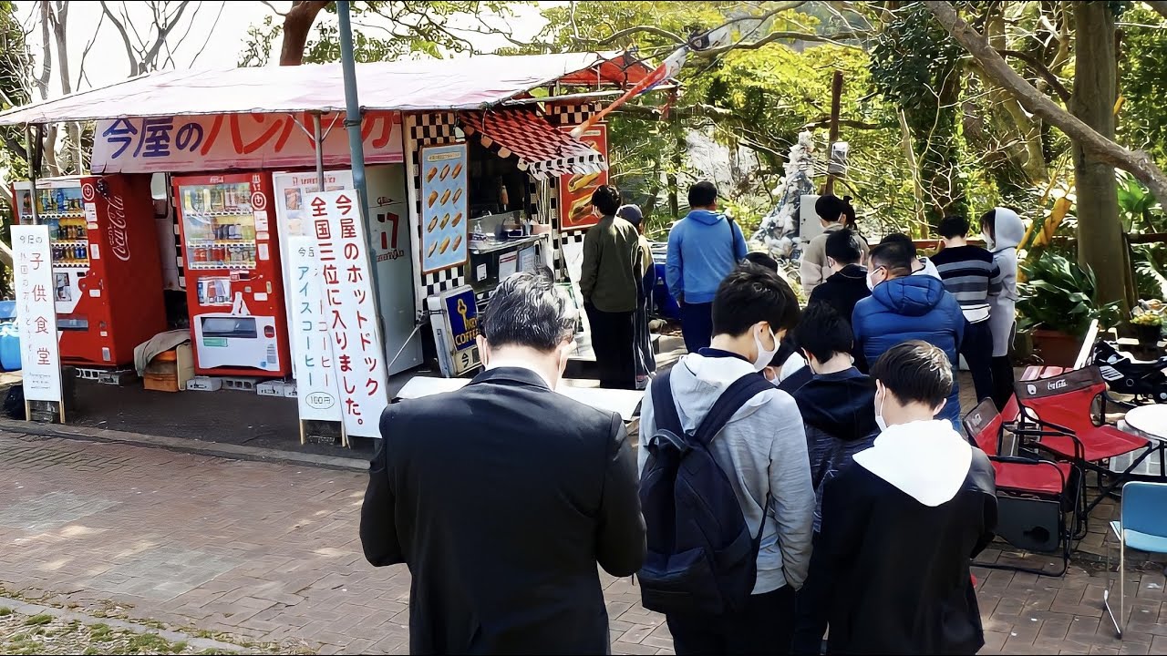 Great! Hot dogs made by a 76-year-old grandpa are so popular that