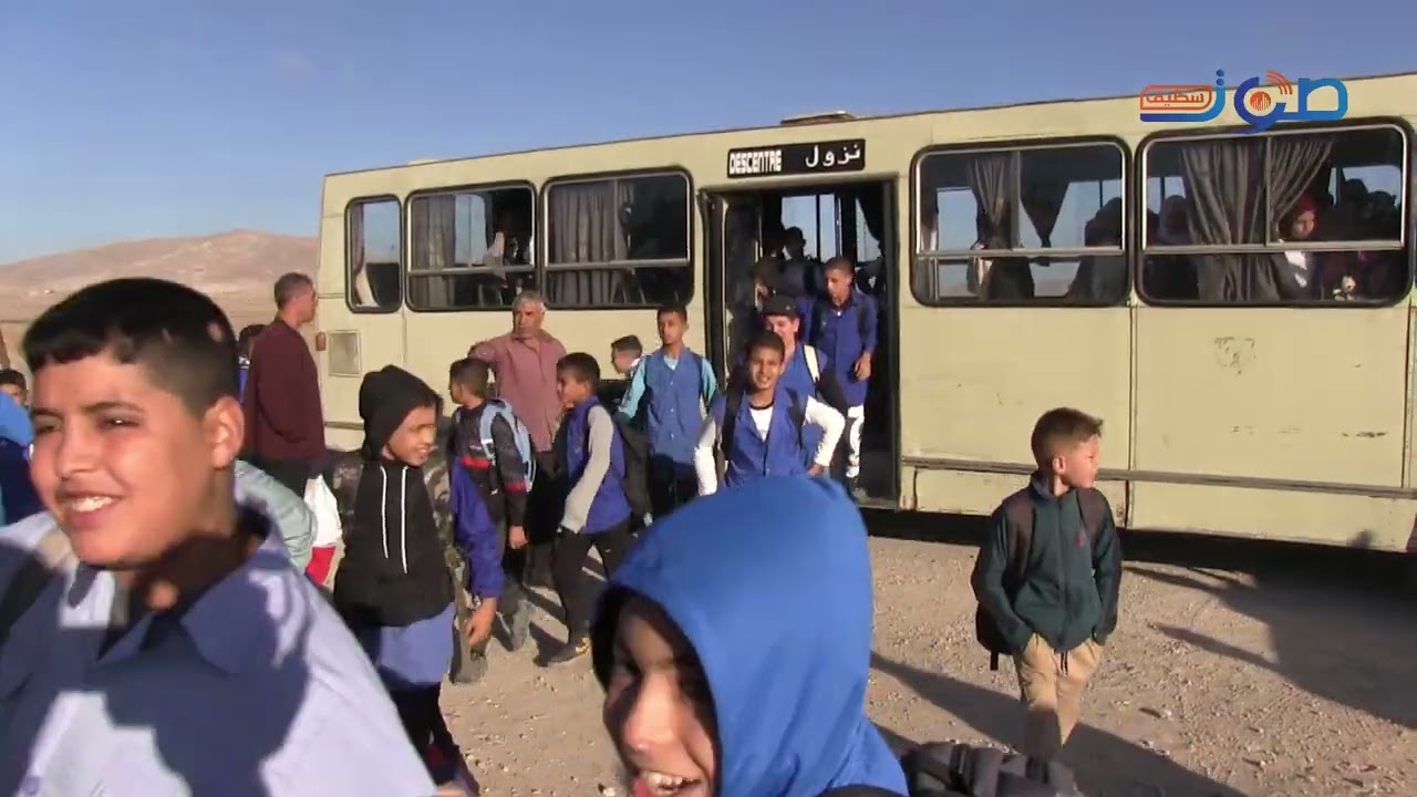 تلاميذ قرية رمادة دون اطعام و ظروف تمدرس سيئة و الأولياء يحتجون امام متوسطة تاسه عيسى