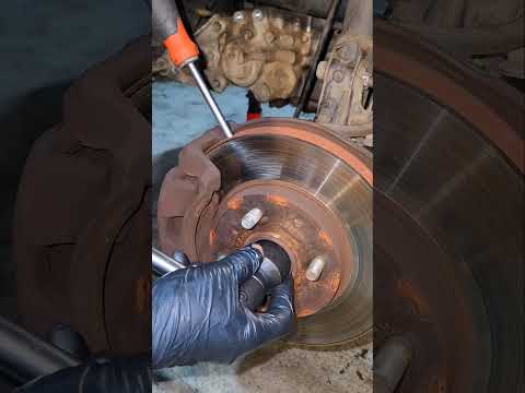 Mechanic tricks and tips/axel nut removal #MECANIC #shortsvideo #SHORT #shortsvideo #viralvideo