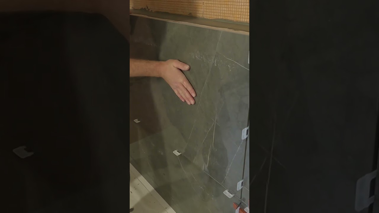 Réalisation de l'étanchéité d'une douche avec Schlüter-KERDI